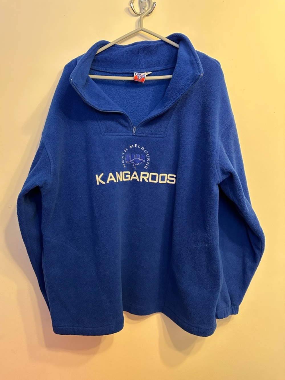 💙 Vintage “Kangaroos” Blue Fleece Pullover – Size L ptp25
